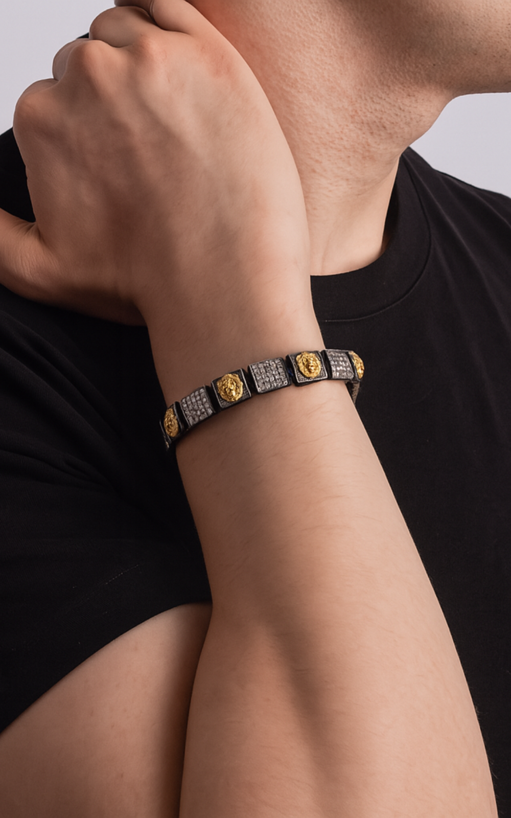 Pırlantalı Aslan Figürlü Kare Bileklik